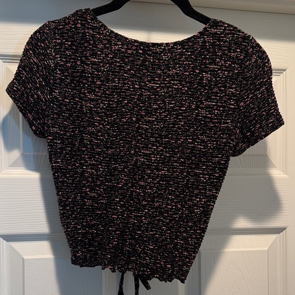 Hollister Black and Pink Floral Ruched Textured Crop Top - Picture 4 of 7
